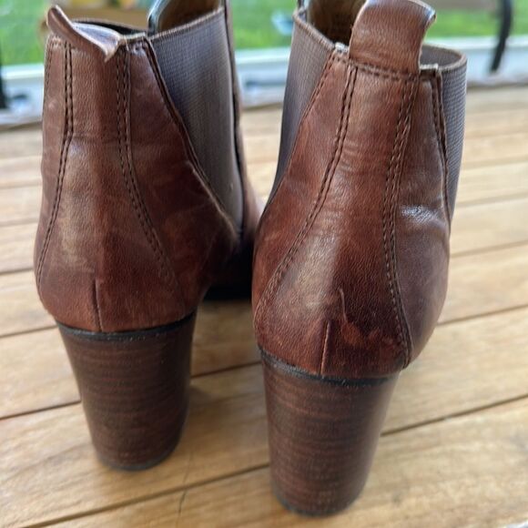 Sofft Leather Brown Heeled Chelsea Boots 8 - Picture 4 of 9